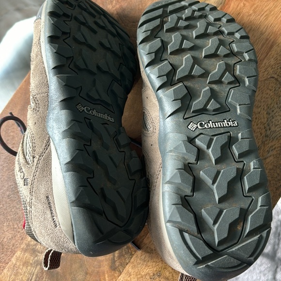 Women’s Columbia hiking shoes, sized 8.5; worn one time - Picture 2 of 7